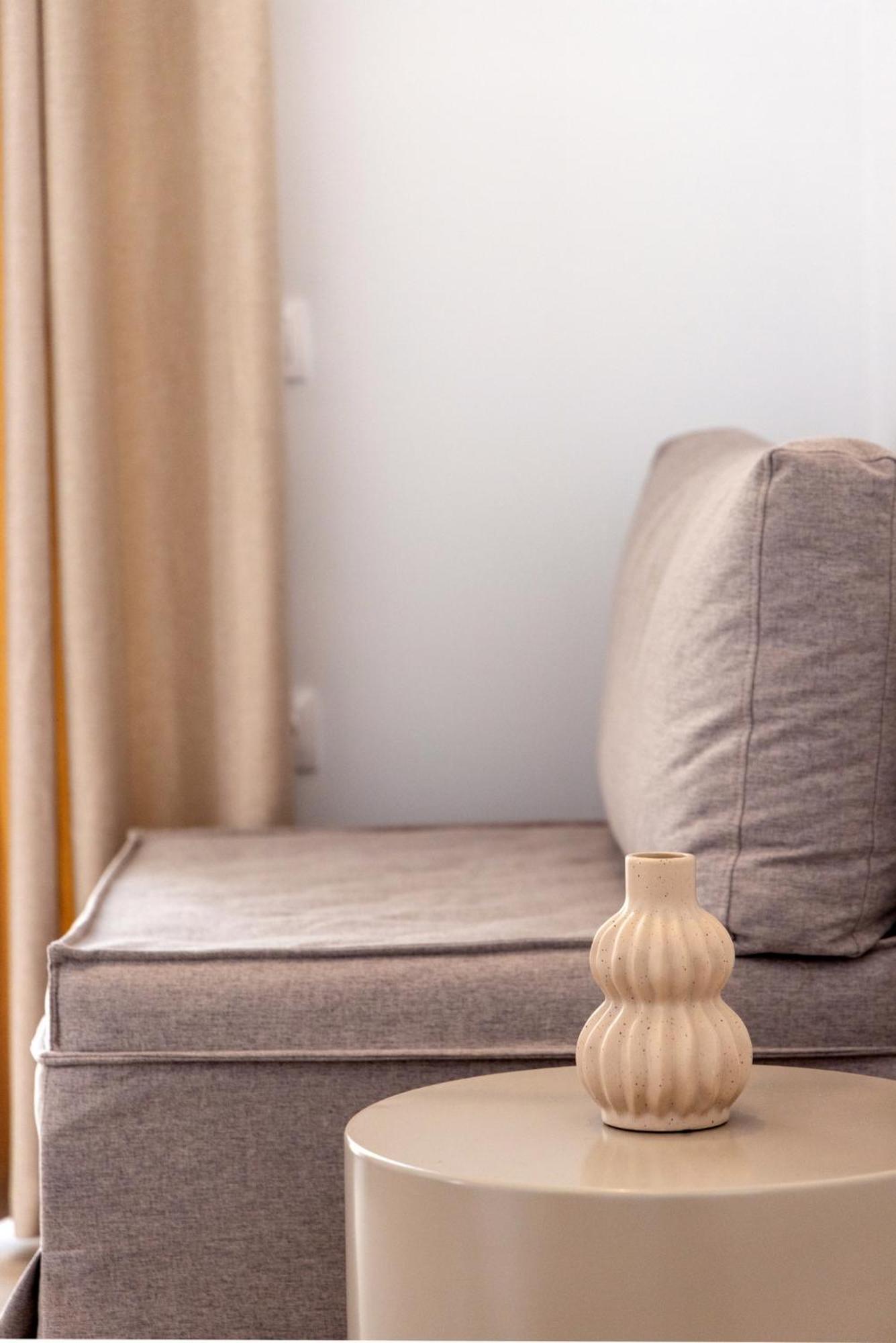 Alora Suites Tínos الغرفة الصورة