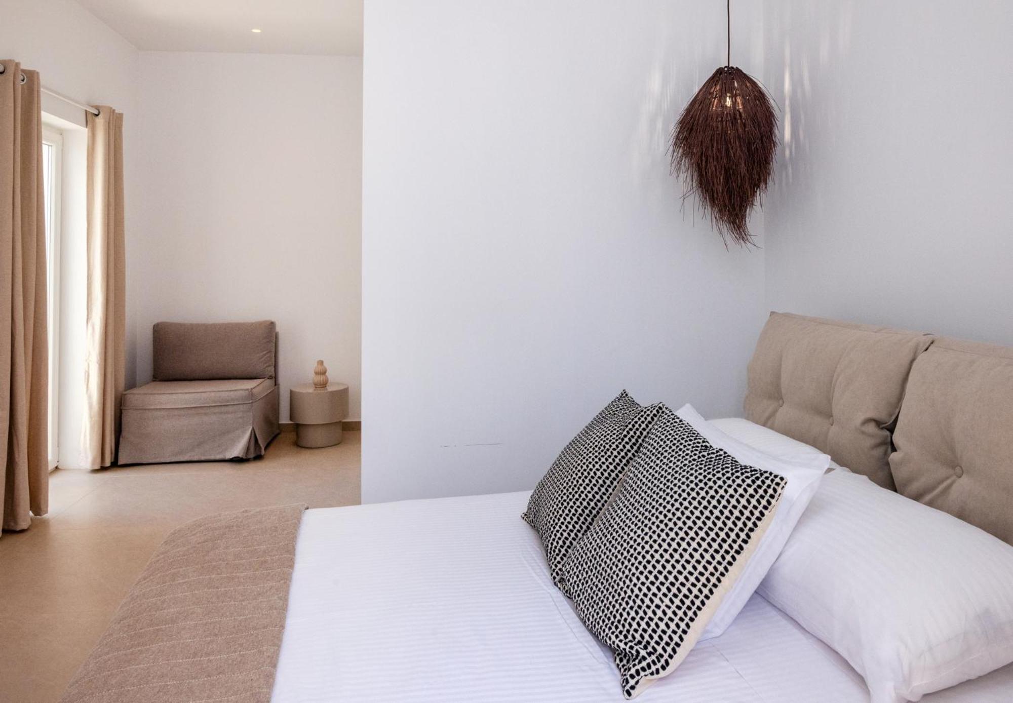 Alora Suites Tínos الغرفة الصورة