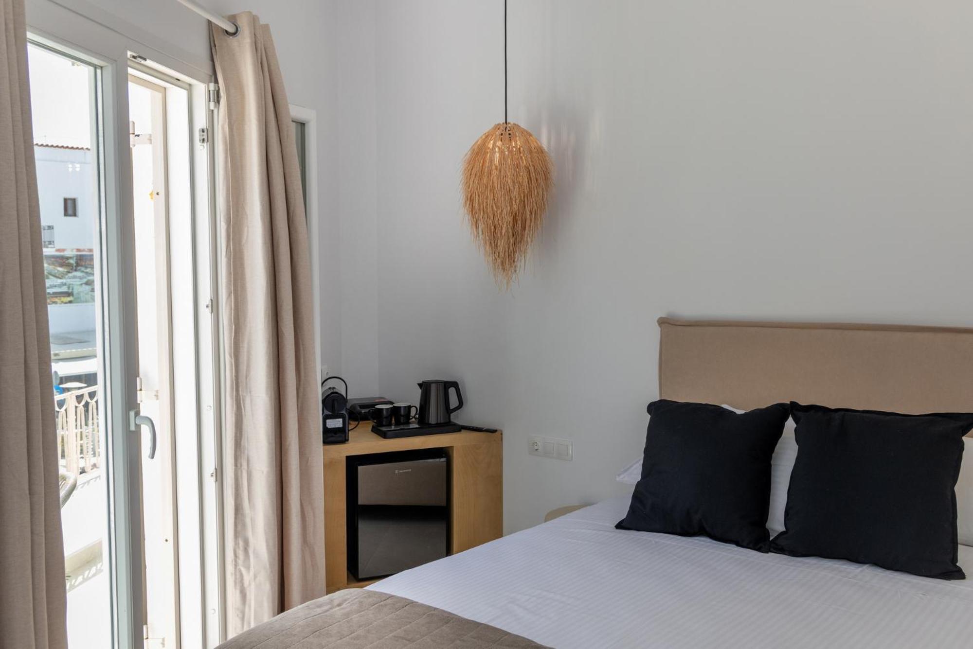 Alora Suites Tínos الغرفة الصورة