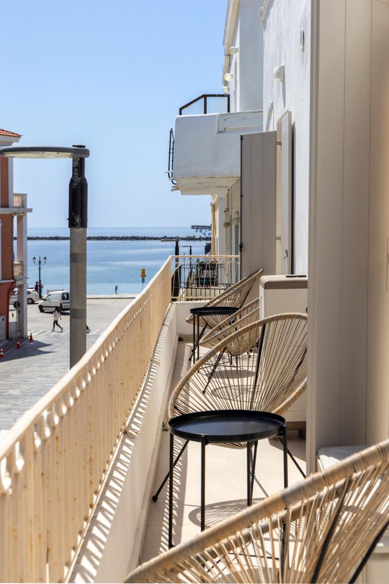 Alora Suites Tínos الغرفة الصورة